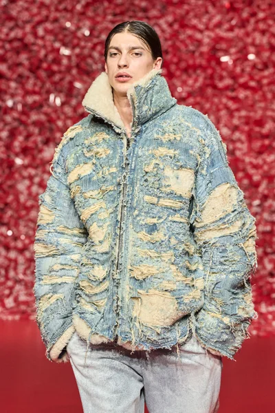 Look 15